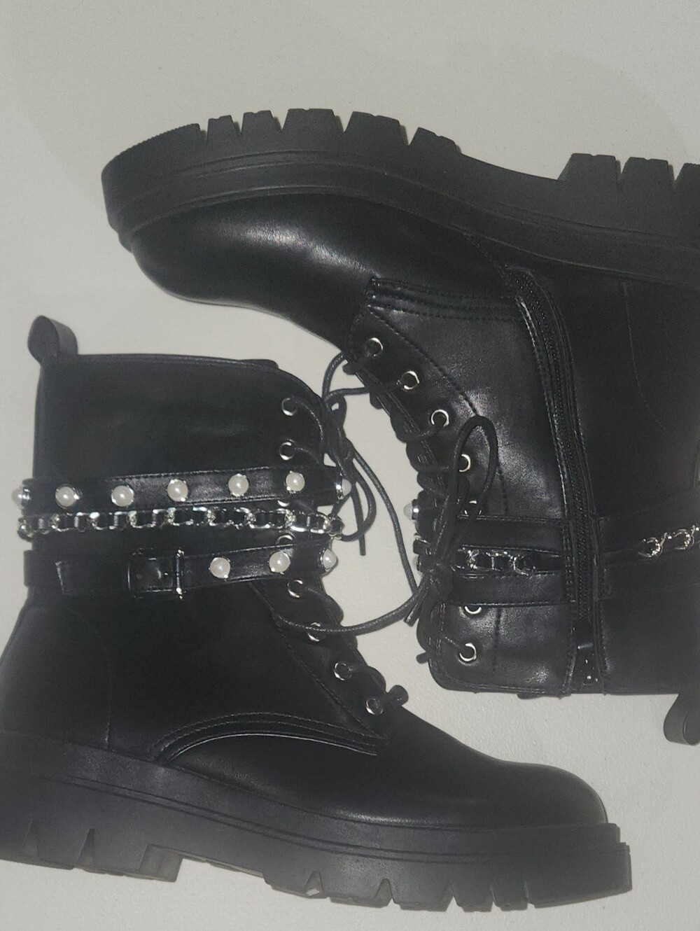 Dream Pairs Combat Boots With Faux Pearl Accents Size 8.5